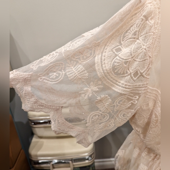 ARULA Enzo Embroidered Lace Peplum Boho Top, Elastic Waistline. (SzC) 22… - Picture 7 of 15